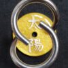 taiyou weiss auf metallgelb_20250302 Kanji
