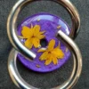 2 x kleine Bidens auf metall-lila_20261012 Blumen vom Balkon