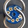 8 x Spiere auf metallblau_20261012 Blumen vom Balkon