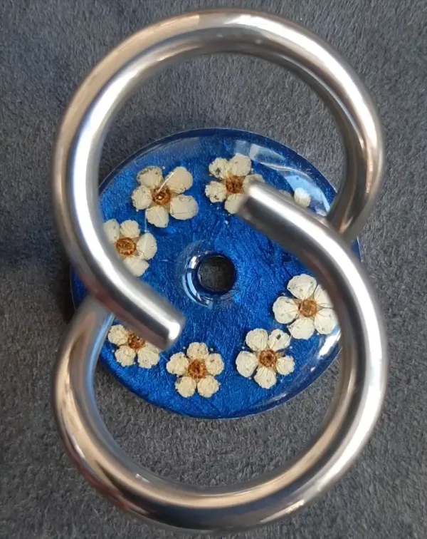 8 x Spiere auf metallblau_20261012 Blumen vom Balkon