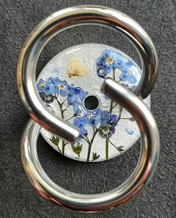 Vergissmeinnicht blau mit Sitele auf metallweiss_20260921 Blumen vom Balkon
